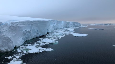 Svenska forskare gör nya mätningar av Thwaitesglaciären i Antarktis