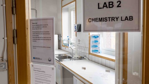 Laboratorium 2 - rent laboratorium med dragskåp