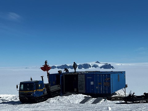 Johan and Stefan on the container roof. 