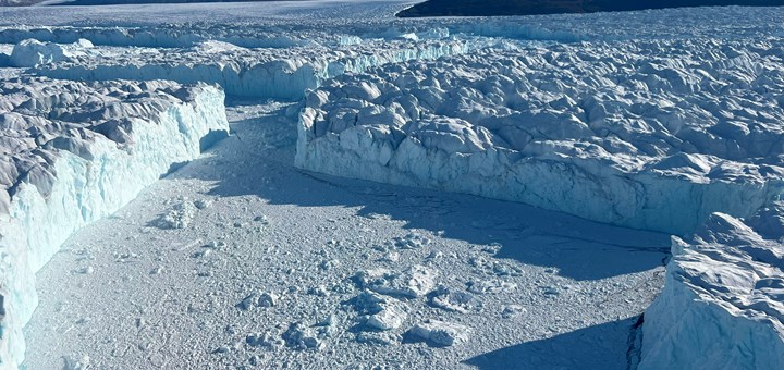 Wall of icebergs in front of the Ostenfeld Glacier