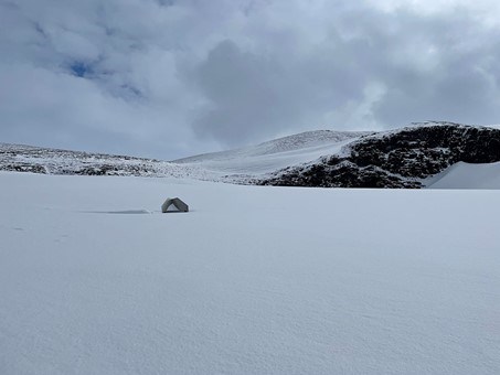 Snow-covered radar reflector