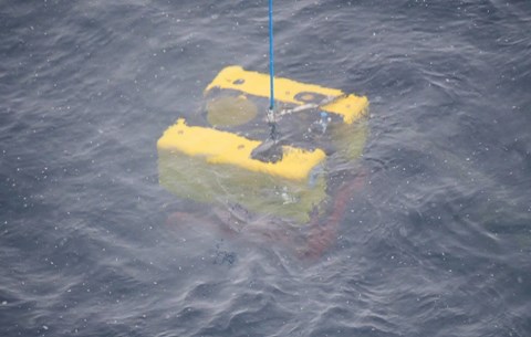 Ankaret till mätstationen innan linan skars av som satt fast i Odens kran.