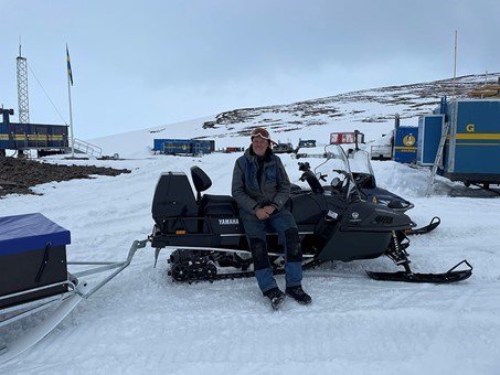 Förberedelser vid Wasa inför en fälttur, Mikael Thörnäs sitter på  en skotrarna