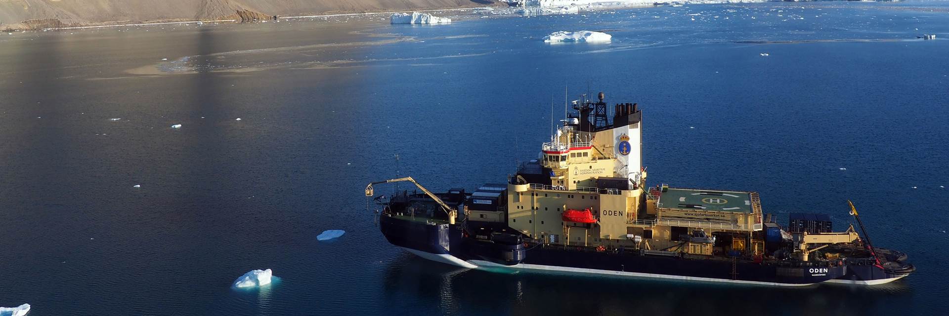 Forskningsisbrytaren Oden på expedition till Ryderglaciären i nordvästra Grönland