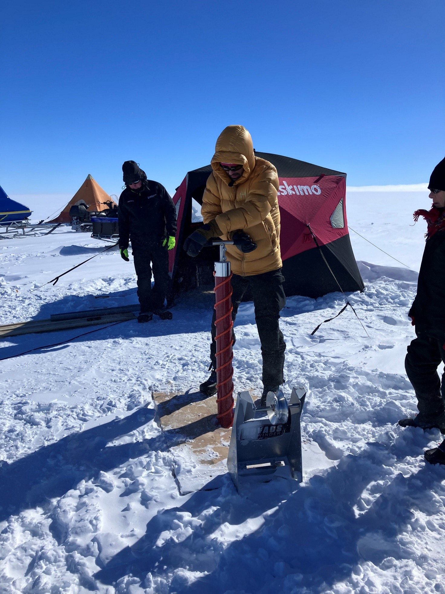 Forskare borrar upp iskärna i Antarkti