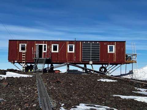 The reserach station Wasa is a red wooden building