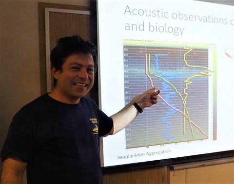 Serdar Sakinan (Wageningen Marine Research, The Netherlands) holds a Speed Science Talk during the daily evening meeting