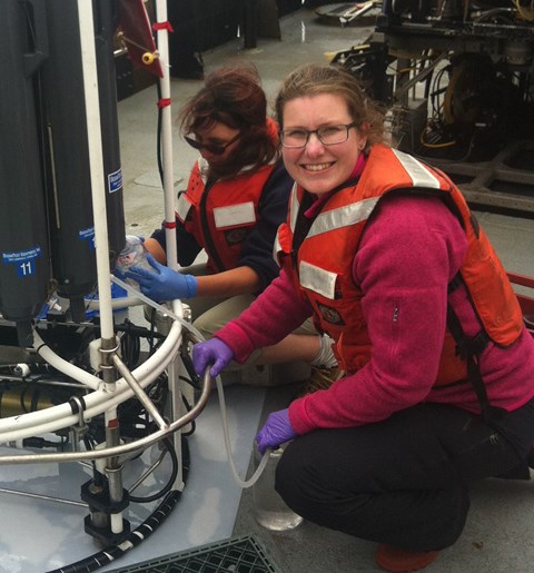 Hanna Farnelid takes a water sample with the help of a CTD