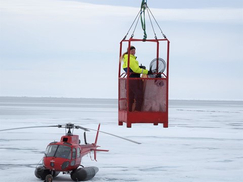 Lisa Winberg von Friesen returns to Oden with ice cores, water samples and equipment