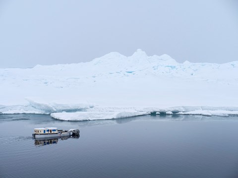 Sampling of the upper most surface layer of the ocean called the surface microlayer, SML, in the open lead.